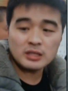 资讯《现场视频:失联航班乘客家属打通亲人电